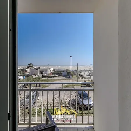 Lido Degli Estensi Fronte Mare E Balcone *